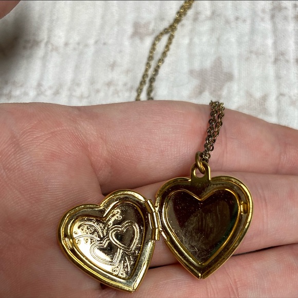 Gold Heart Locket Necklace - Picture 4 of 4